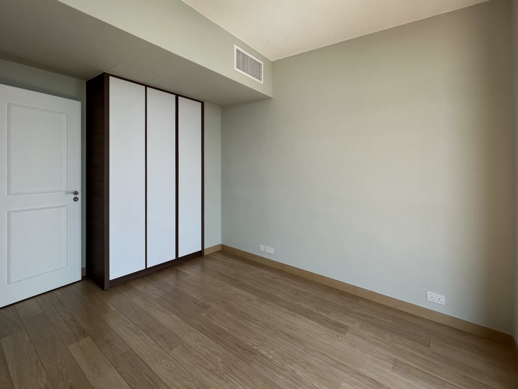https://img.propertyraptor.com/cdn-cgi/imagedelivery/KD5bF_AFL0JDTbKLWF7z9g/ap8/ap8_001/hornet/prp/img/96c456c381f3868befbf8938d3d5681b.jpg/public