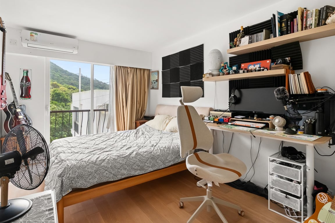 https://img.propertyraptor.com/cdn-cgi/imagedelivery/KD5bF_AFL0JDTbKLWF7z9g/ap8/ap8_001/hornet/prp/img/96d709a218cddf01f78506fe85841524-wtm.jpg/public