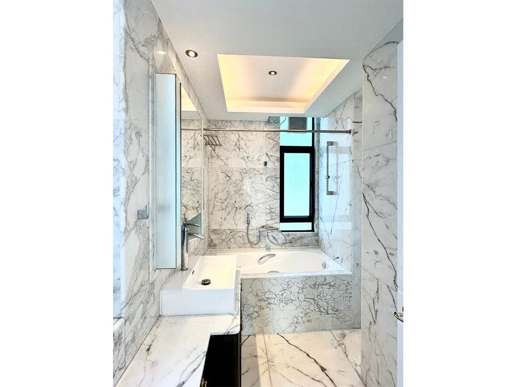 https://img.propertyraptor.com/cdn-cgi/imagedelivery/KD5bF_AFL0JDTbKLWF7z9g/ap8/ap8_001/hornet/prp/img/96d9f3e6a9f8073a8ed2ae715ec6ddac-wtm.jpg/public