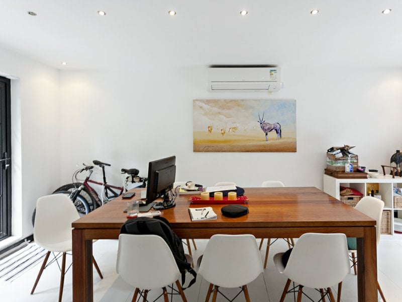 https://img.propertyraptor.com/cdn-cgi/imagedelivery/KD5bF_AFL0JDTbKLWF7z9g/ap8/ap8_001/hornet/prp/img/96dbaaacf962f57f04b388b2116a47a0.jpg/public