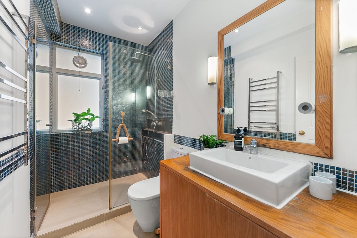https://img.propertyraptor.com/cdn-cgi/imagedelivery/KD5bF_AFL0JDTbKLWF7z9g/ap8/ap8_001/hornet/prp/img/972594180e6a84d1b1577d5530b7615a-wtm.jpg/public