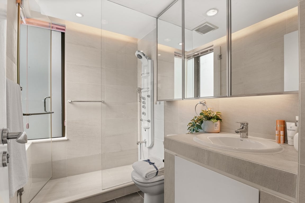 https://img.propertyraptor.com/cdn-cgi/imagedelivery/KD5bF_AFL0JDTbKLWF7z9g/ap8/ap8_001/hornet/prp/img/97352029e4a5aa22e8a645169303b40a-wtm.jpg/public