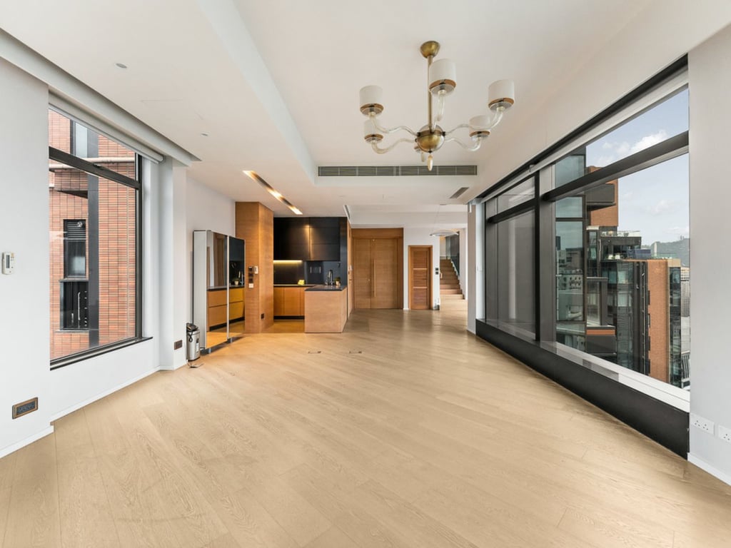 https://img.propertyraptor.com/cdn-cgi/imagedelivery/KD5bF_AFL0JDTbKLWF7z9g/ap8/ap8_001/hornet/prp/img/97395d9aa1633b51166e956249f00a9f.jpg/public