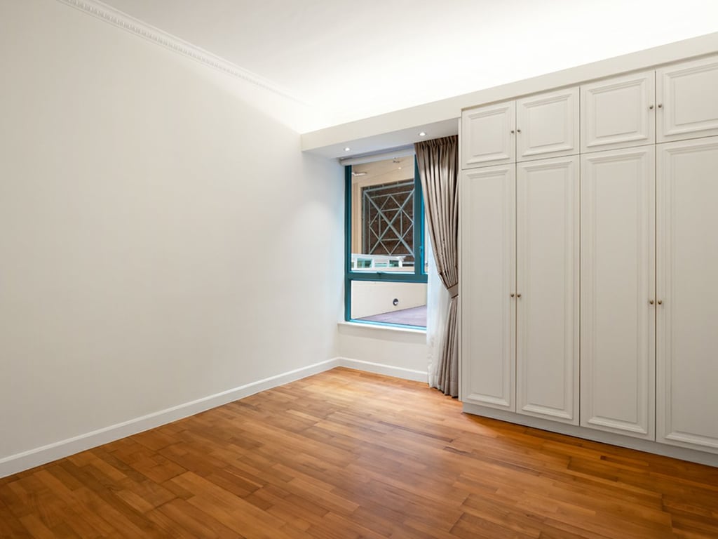 https://img.propertyraptor.com/cdn-cgi/imagedelivery/KD5bF_AFL0JDTbKLWF7z9g/ap8/ap8_001/hornet/prp/img/974c95f01adc604be2a40a4b518e2361.jpg/public