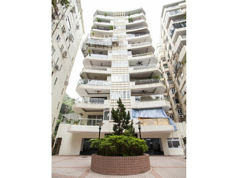 https://img.propertyraptor.com/cdn-cgi/imagedelivery/KD5bF_AFL0JDTbKLWF7z9g/ap8/ap8_001/hornet/prp/img/9751a71c853fcf6c410406a8fe656d99.jpg/public