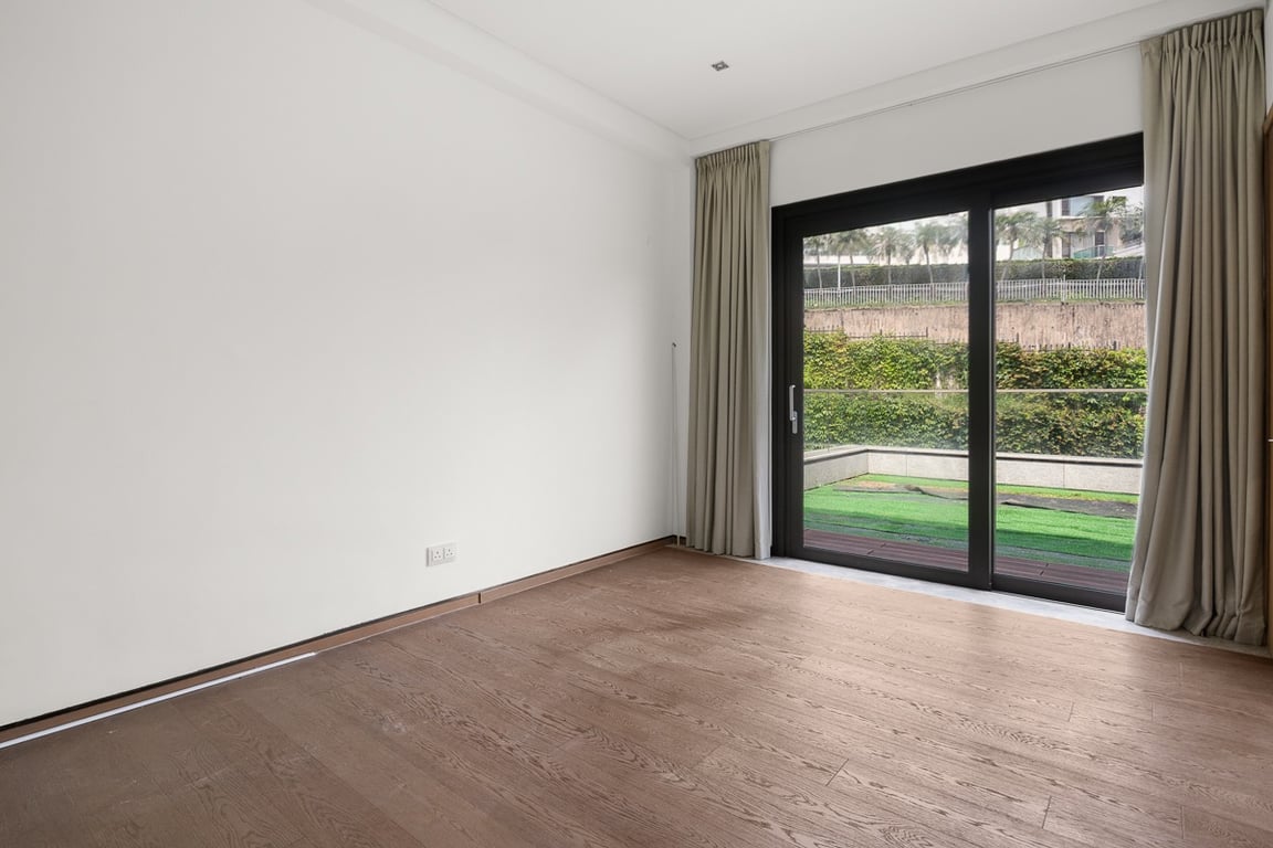 https://img.propertyraptor.com/cdn-cgi/imagedelivery/KD5bF_AFL0JDTbKLWF7z9g/ap8/ap8_001/hornet/prp/img/97687ebecc72b58bfd3dc97a8636d073-wtm.jpg/public