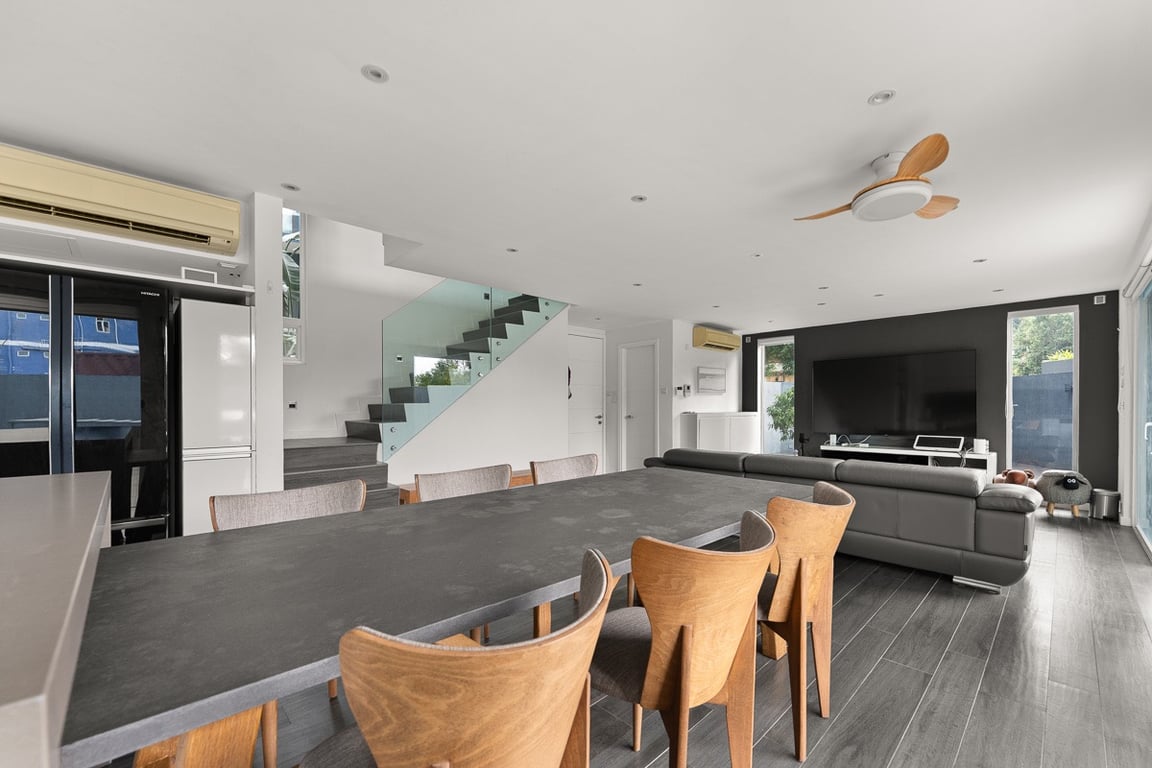 https://img.propertyraptor.com/cdn-cgi/imagedelivery/KD5bF_AFL0JDTbKLWF7z9g/ap8/ap8_001/hornet/prp/img/9785ea2a52165255aed6a945dd8f7528-wtm.jpg/public