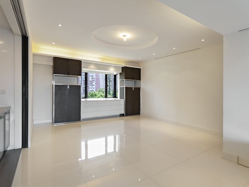https://img.propertyraptor.com/cdn-cgi/imagedelivery/KD5bF_AFL0JDTbKLWF7z9g/ap8/ap8_001/hornet/prp/img/9786f4f4e9e78244afff507901725c8b.jpg/public