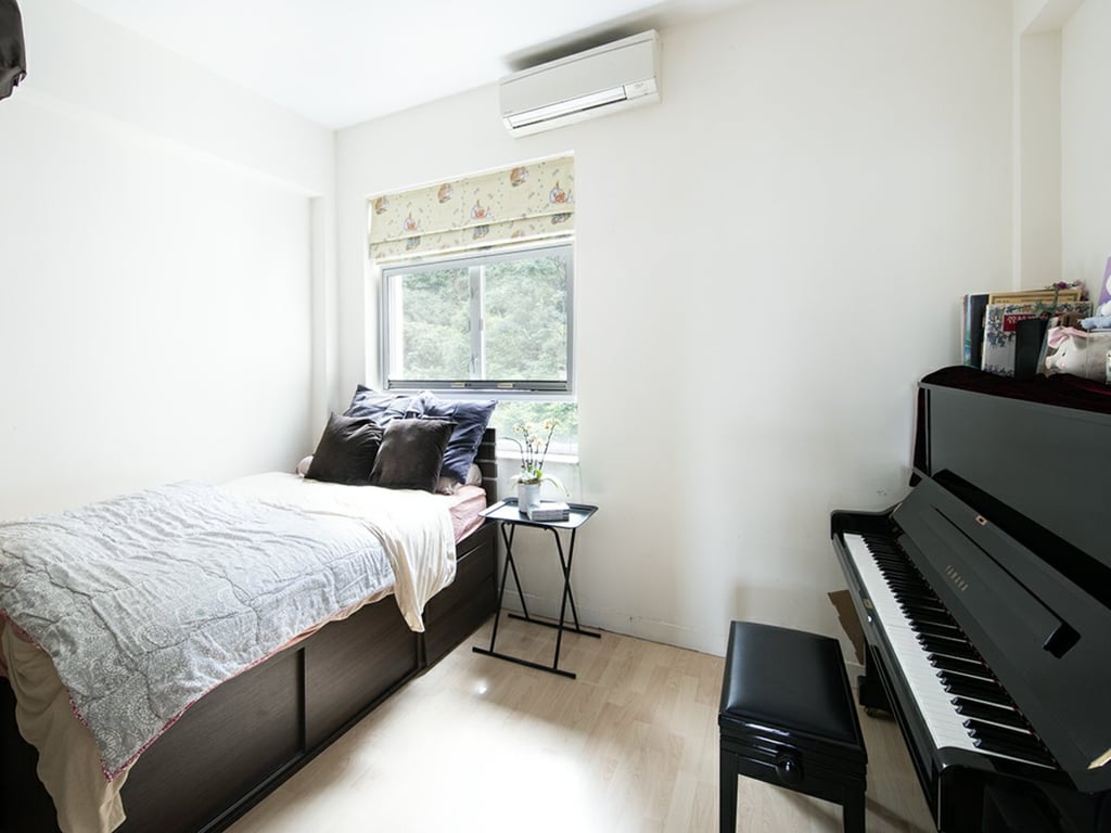 https://img.propertyraptor.com/cdn-cgi/imagedelivery/KD5bF_AFL0JDTbKLWF7z9g/ap8/ap8_001/hornet/prp/img/97976923565047f291db347336399b2b.jpg/public