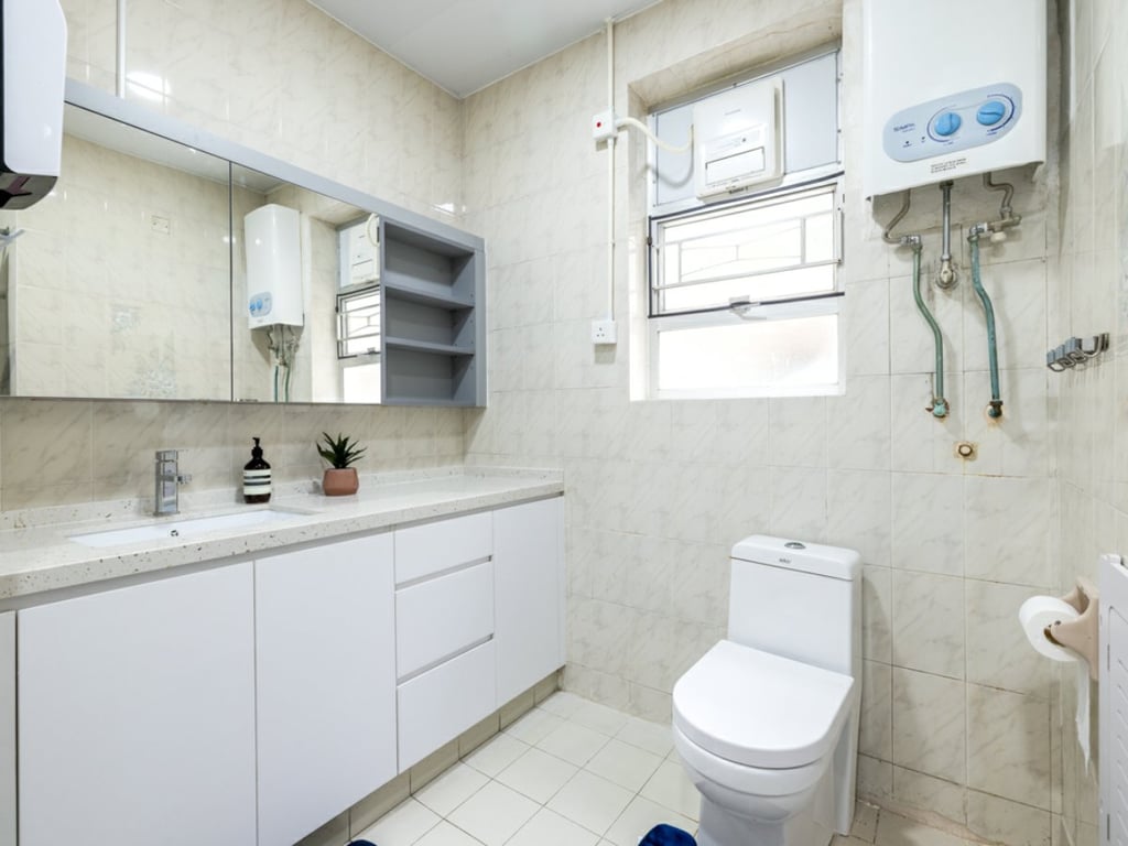 https://img.propertyraptor.com/cdn-cgi/imagedelivery/KD5bF_AFL0JDTbKLWF7z9g/ap8/ap8_001/hornet/prp/img/97998b90fc221d1a845ea2821c44c35b.jpg/public