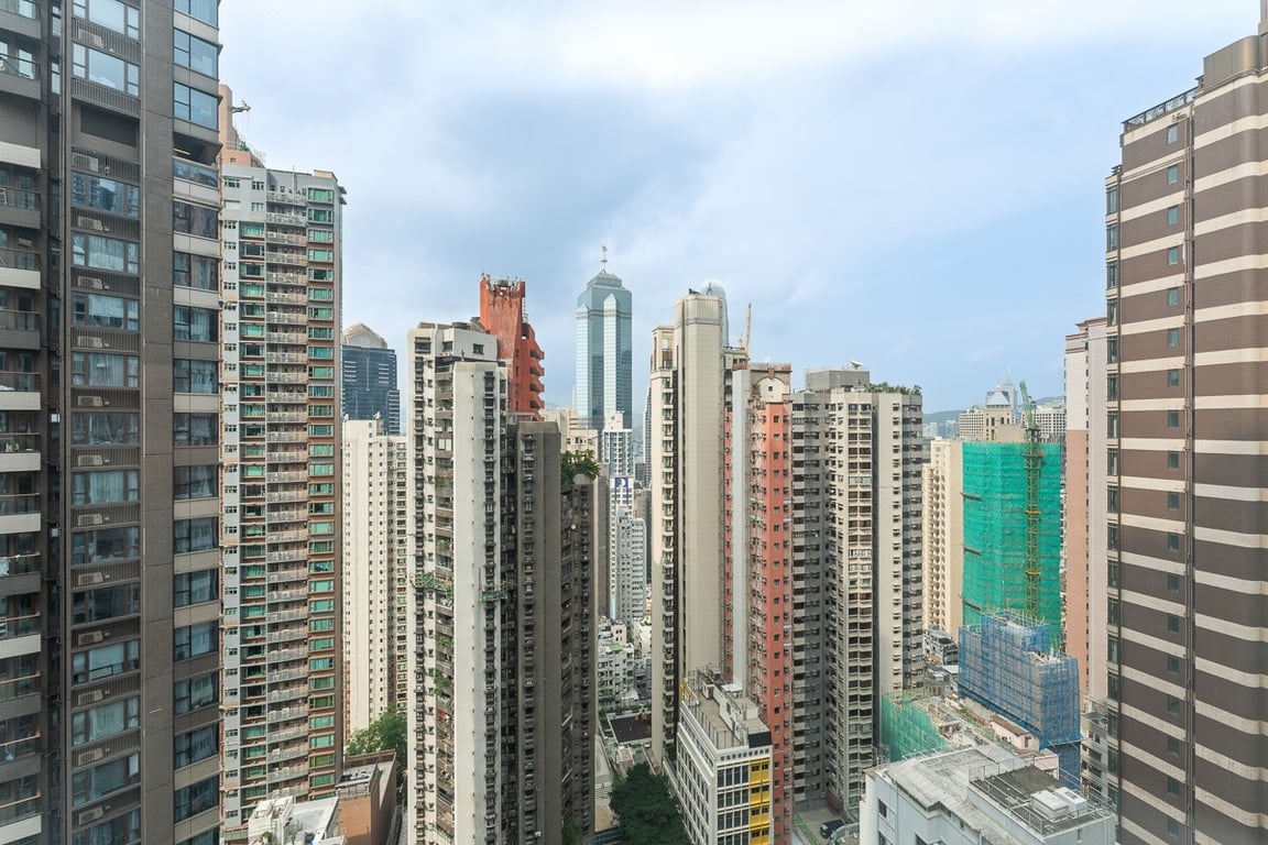 https://img.propertyraptor.com/cdn-cgi/imagedelivery/KD5bF_AFL0JDTbKLWF7z9g/ap8/ap8_001/hornet/prp/img/97b55858206d0fa97541f46d53d7d478-wtm.jpg/public