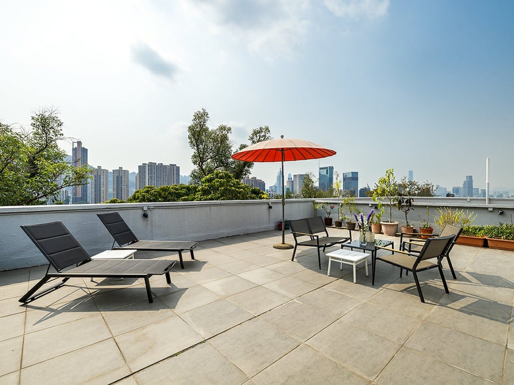 https://img.propertyraptor.com/cdn-cgi/imagedelivery/KD5bF_AFL0JDTbKLWF7z9g/ap8/ap8_001/hornet/prp/img/97beee624ad12ebf4ff7ff13b6116b7a.jpg/public
