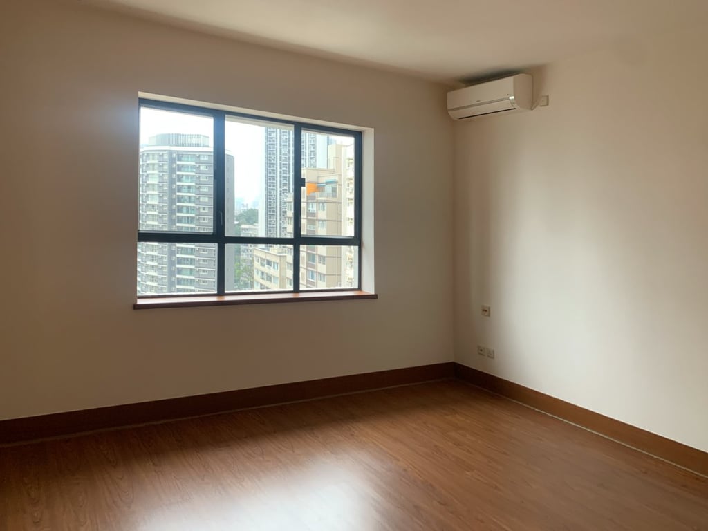 https://img.propertyraptor.com/cdn-cgi/imagedelivery/KD5bF_AFL0JDTbKLWF7z9g/ap8/ap8_001/hornet/prp/img/97d0e5be878d736c625ed69c945b1cec.jpg/public