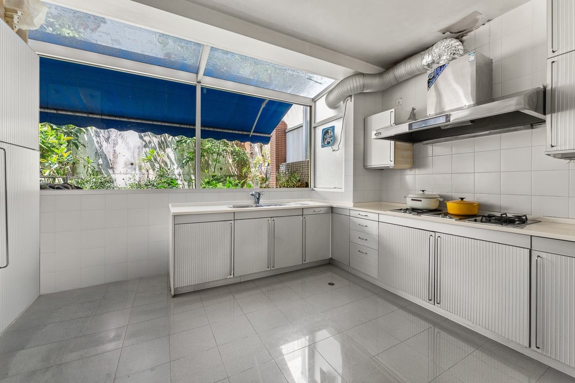 https://img.propertyraptor.com/cdn-cgi/imagedelivery/KD5bF_AFL0JDTbKLWF7z9g/ap8/ap8_001/hornet/prp/img/97f537d0cbf4a35042695315014222c0-wtm.jpg/public