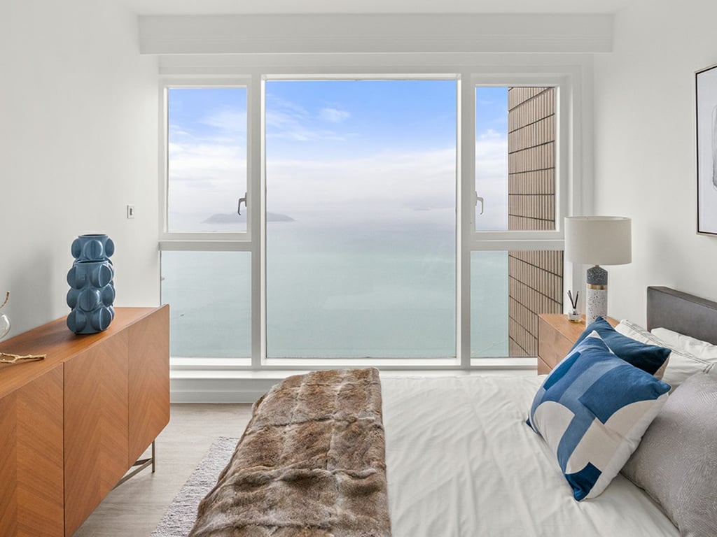 https://img.propertyraptor.com/cdn-cgi/imagedelivery/KD5bF_AFL0JDTbKLWF7z9g/ap8/ap8_001/hornet/prp/img/9803705d7317b952477dd3ae0205d104.jpg/public