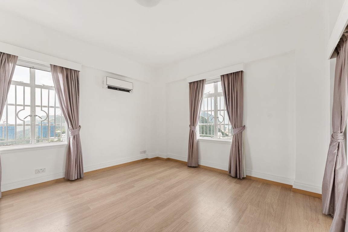 https://img.propertyraptor.com/cdn-cgi/imagedelivery/KD5bF_AFL0JDTbKLWF7z9g/ap8/ap8_001/hornet/prp/img/98107c6aec1d3f08554b0d2f050e1084-wtm.jpg/public