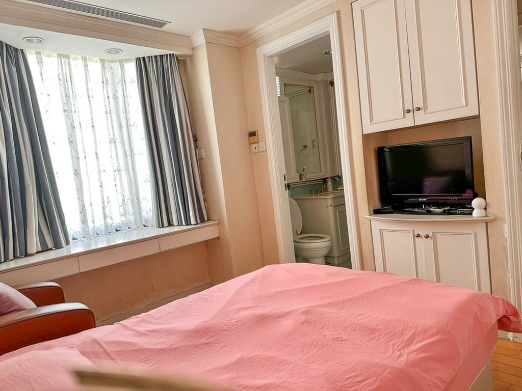 https://img.propertyraptor.com/cdn-cgi/imagedelivery/KD5bF_AFL0JDTbKLWF7z9g/ap8/ap8_001/hornet/prp/img/9813f8013d3c28a50ac74cd473a23c2e.jpg/public