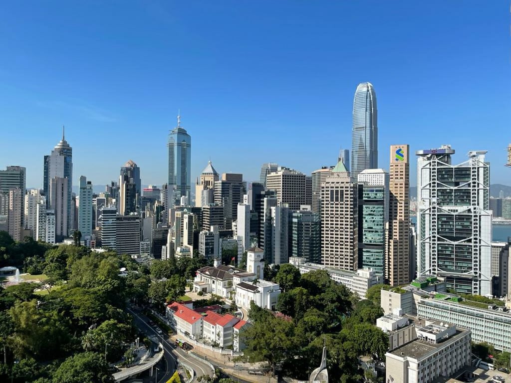 https://img.propertyraptor.com/cdn-cgi/imagedelivery/KD5bF_AFL0JDTbKLWF7z9g/ap8/ap8_001/hornet/prp/img/982bafa5b6afa8a726a4e1cc1692c80a.jpg/public