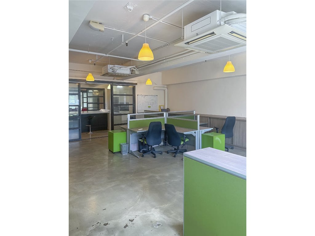 https://img.propertyraptor.com/cdn-cgi/imagedelivery/KD5bF_AFL0JDTbKLWF7z9g/ap8/ap8_001/hornet/prp/img/98580602b29bbcf564347f2e4d72fdb5.jpg/public
