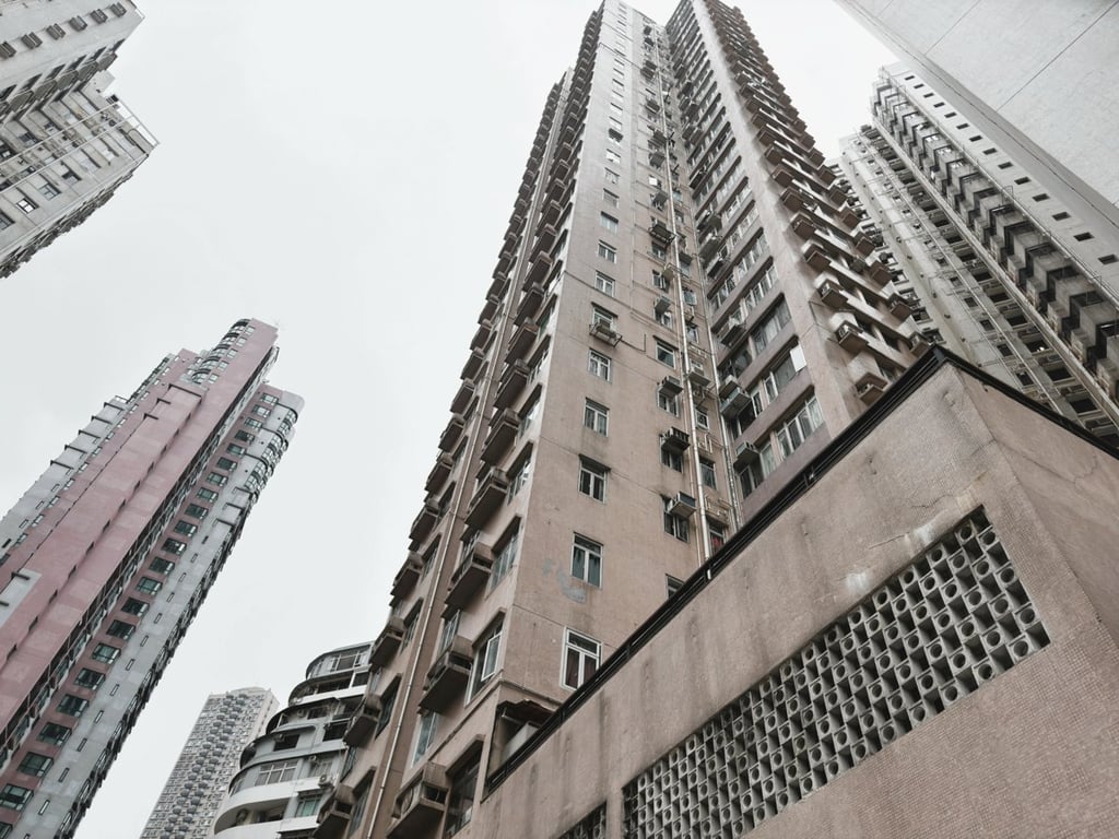 https://img.propertyraptor.com/cdn-cgi/imagedelivery/KD5bF_AFL0JDTbKLWF7z9g/ap8/ap8_001/hornet/prp/img/986f412c83e9fa274464037a2aa7ac2f.jpg/public