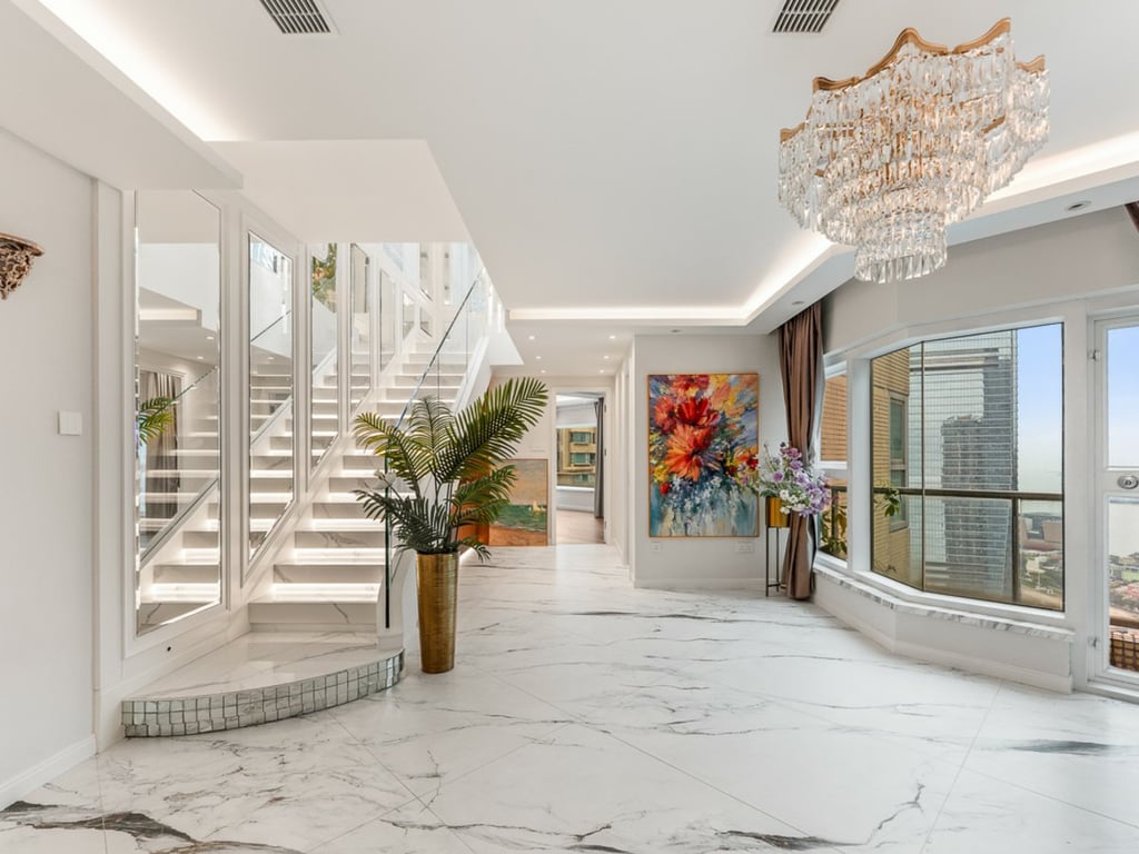https://img.propertyraptor.com/cdn-cgi/imagedelivery/KD5bF_AFL0JDTbKLWF7z9g/ap8/ap8_001/hornet/prp/img/98b6c468487bf5fe1d6ae3ca4d3de30f-wtm.jpg/public