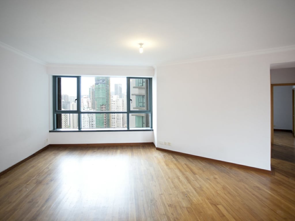 https://img.propertyraptor.com/cdn-cgi/imagedelivery/KD5bF_AFL0JDTbKLWF7z9g/ap8/ap8_001/hornet/prp/img/98d0aaca49cca280d1ce78ed5c6fbcad.jpg/public