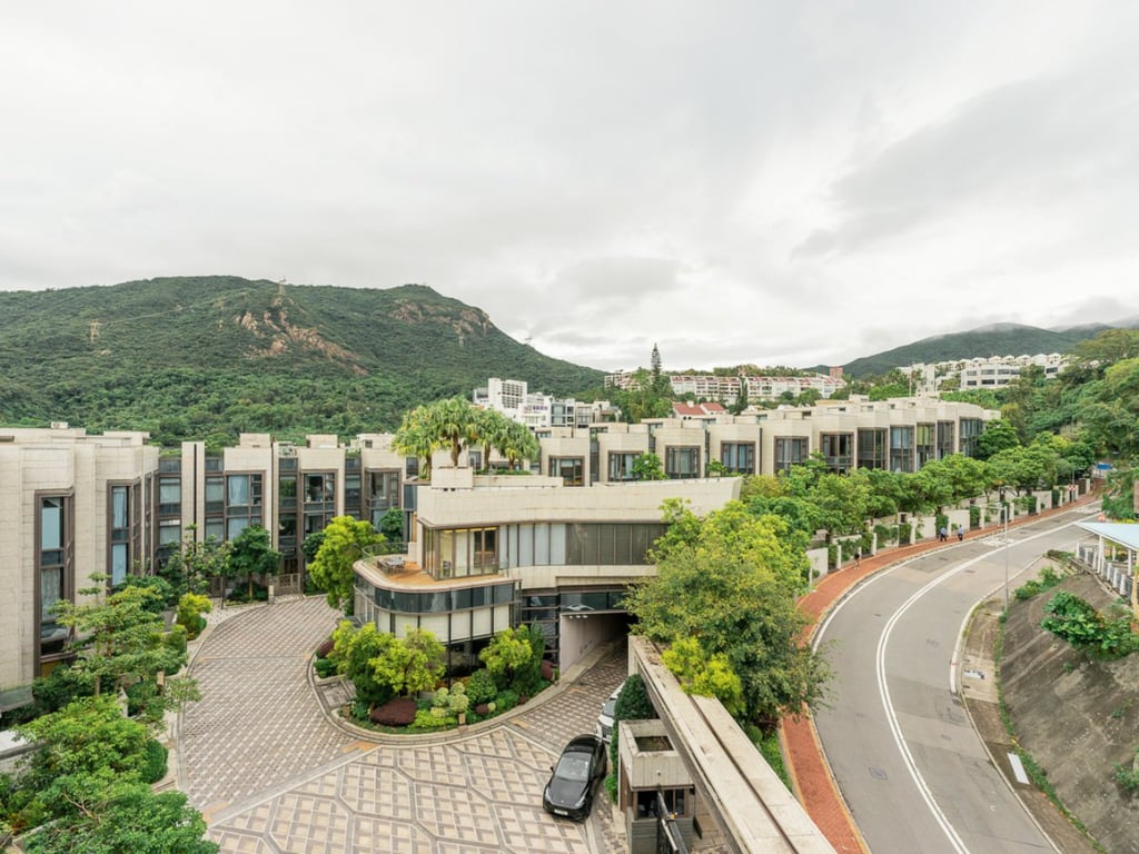 https://img.propertyraptor.com/cdn-cgi/imagedelivery/KD5bF_AFL0JDTbKLWF7z9g/ap8/ap8_001/hornet/prp/img/98e31b14b84f228fdd8281a51e285073.jpg/public
