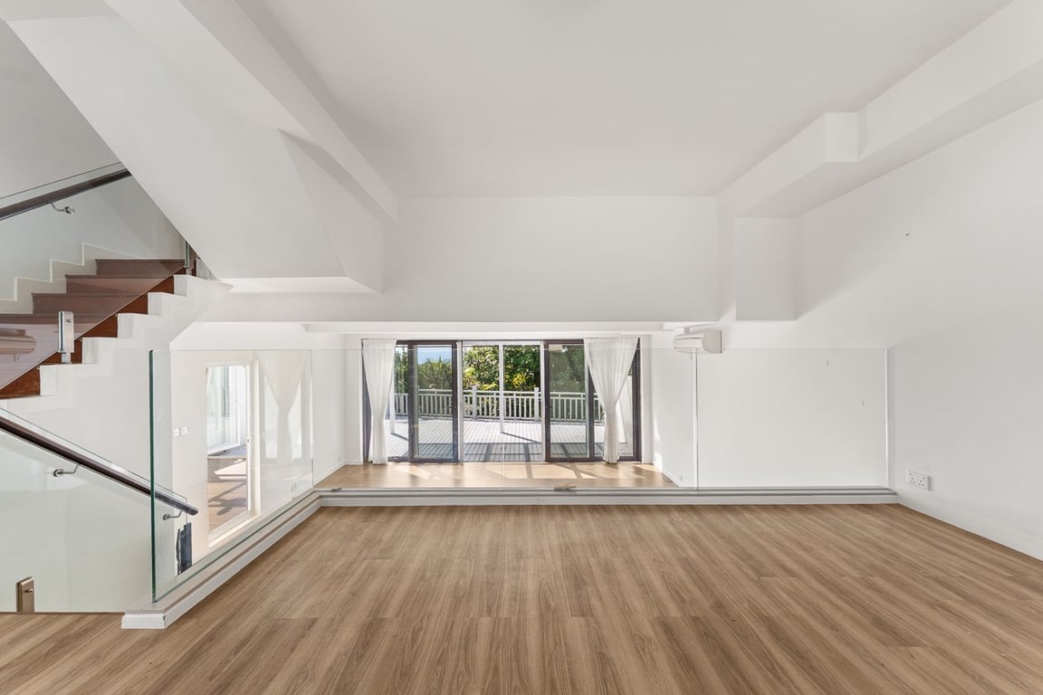 https://img.propertyraptor.com/cdn-cgi/imagedelivery/KD5bF_AFL0JDTbKLWF7z9g/ap8/ap8_001/hornet/prp/img/98f12702405dbc19a31476037a13d395-wtm.jpg/public