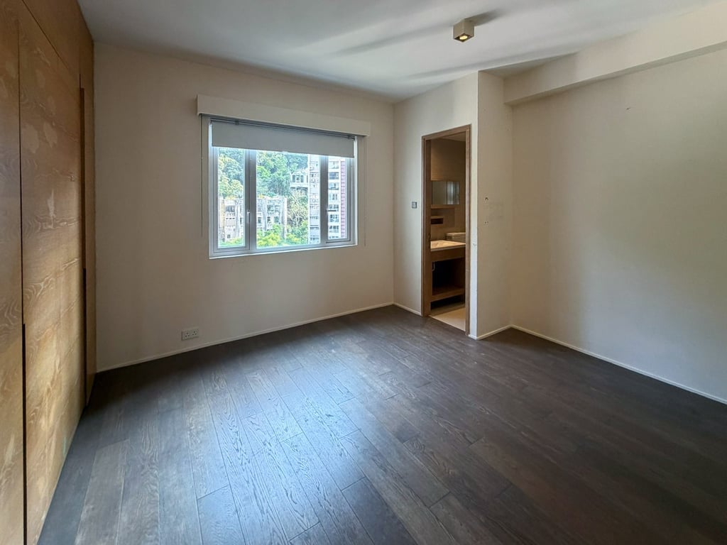 https://img.propertyraptor.com/cdn-cgi/imagedelivery/KD5bF_AFL0JDTbKLWF7z9g/ap8/ap8_001/hornet/prp/img/9938f3715129dedabea917cc5311d823-wtm.jpg/public