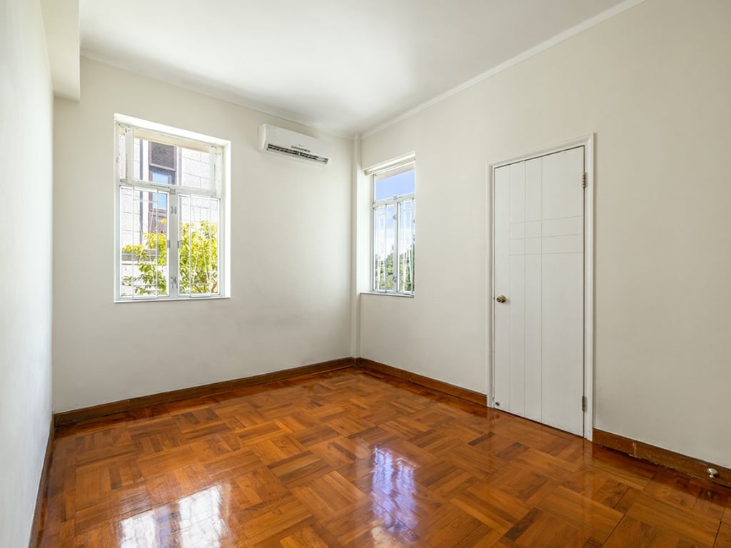 https://img.propertyraptor.com/cdn-cgi/imagedelivery/KD5bF_AFL0JDTbKLWF7z9g/ap8/ap8_001/hornet/prp/img/99446ce767a46e786b3e0954b341fc82.jpg/public