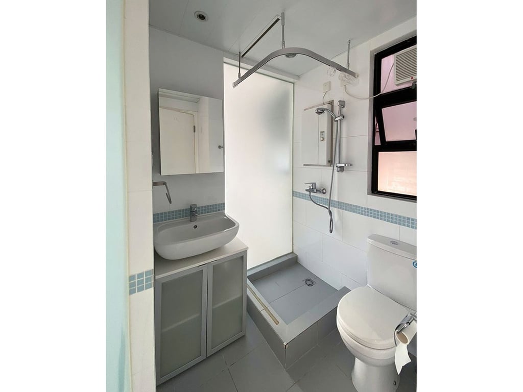https://img.propertyraptor.com/cdn-cgi/imagedelivery/KD5bF_AFL0JDTbKLWF7z9g/ap8/ap8_001/hornet/prp/img/996504a439ff6614f15d924a4631b7ef.jpg/public