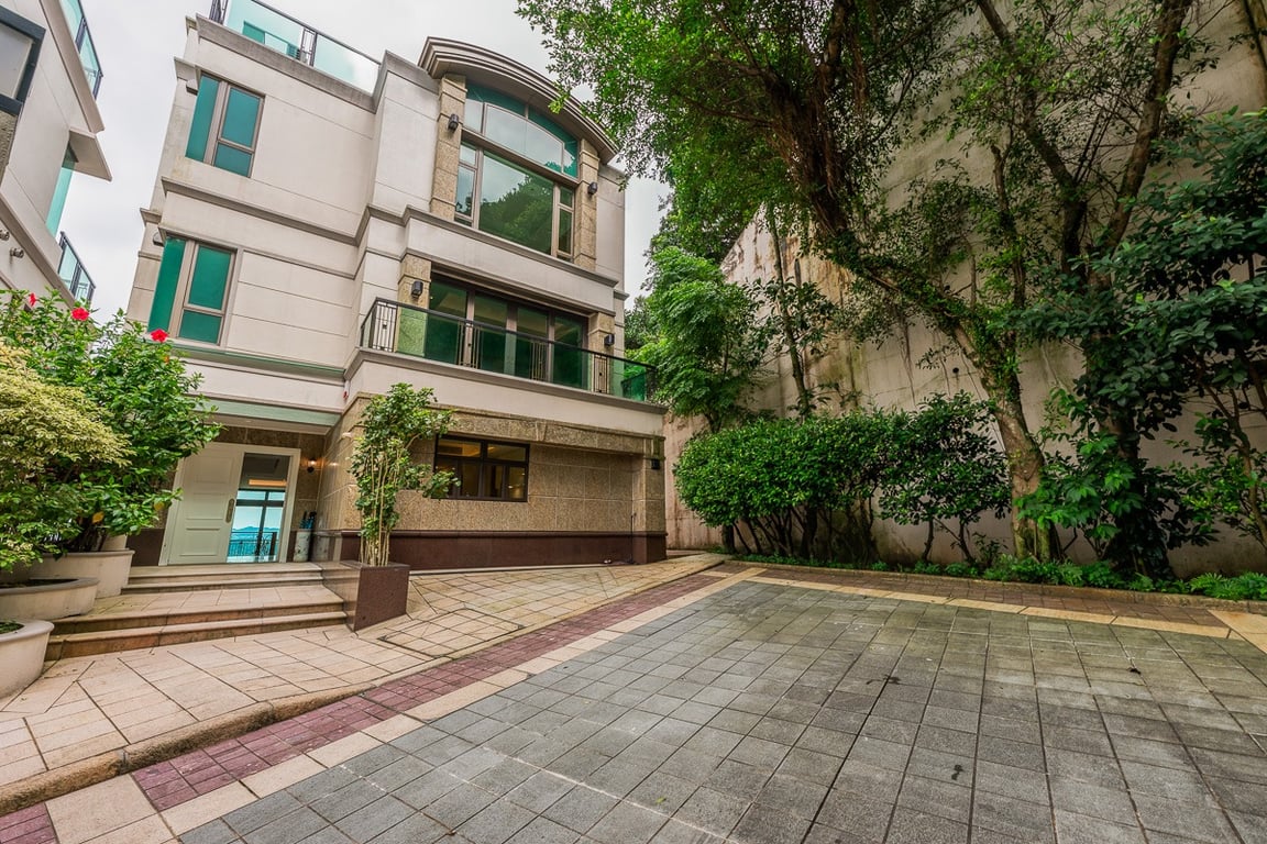 https://img.propertyraptor.com/cdn-cgi/imagedelivery/KD5bF_AFL0JDTbKLWF7z9g/ap8/ap8_001/hornet/prp/img/99b23e64f64f944a50edc71696c6a9b1-wtm.jpg/public