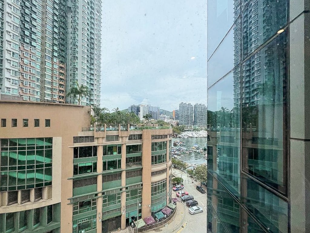 https://img.propertyraptor.com/cdn-cgi/imagedelivery/KD5bF_AFL0JDTbKLWF7z9g/ap8/ap8_001/hornet/prp/img/99e3f0e603e49933d5d5177a6d137428.jpg/public
