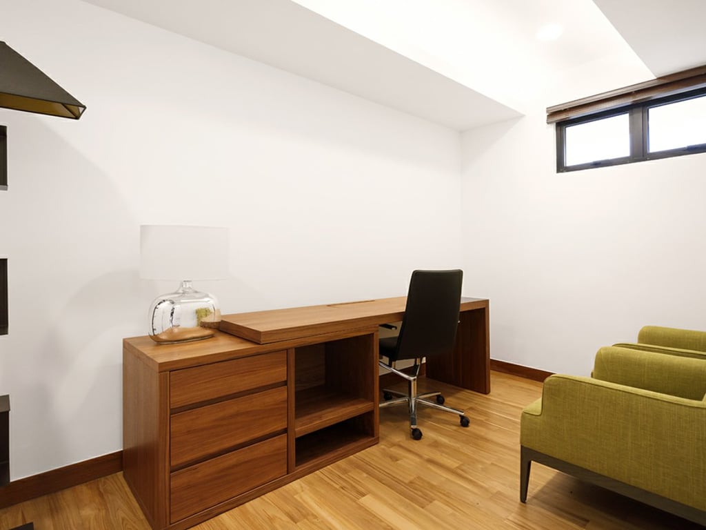https://img.propertyraptor.com/cdn-cgi/imagedelivery/KD5bF_AFL0JDTbKLWF7z9g/ap8/ap8_001/hornet/prp/img/9a0dab4b5a95ba8c3fe06d8522b737a2.jpg/public