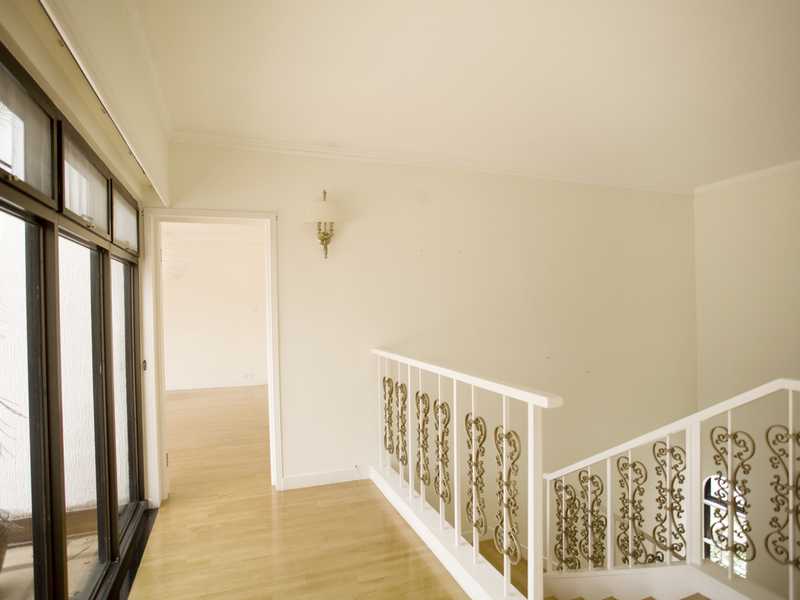 https://img.propertyraptor.com/cdn-cgi/imagedelivery/KD5bF_AFL0JDTbKLWF7z9g/ap8/ap8_001/hornet/prp/img/9a0f7f82d4df530a3b37af3c56387adc.jpg/public