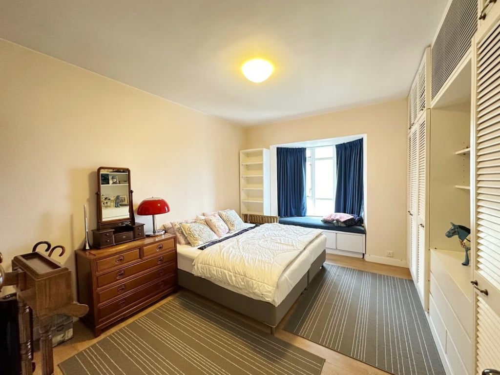 https://img.propertyraptor.com/cdn-cgi/imagedelivery/KD5bF_AFL0JDTbKLWF7z9g/ap8/ap8_001/hornet/prp/img/9a11a3208d7c760fa319d5ff09d6a018.jpg/public