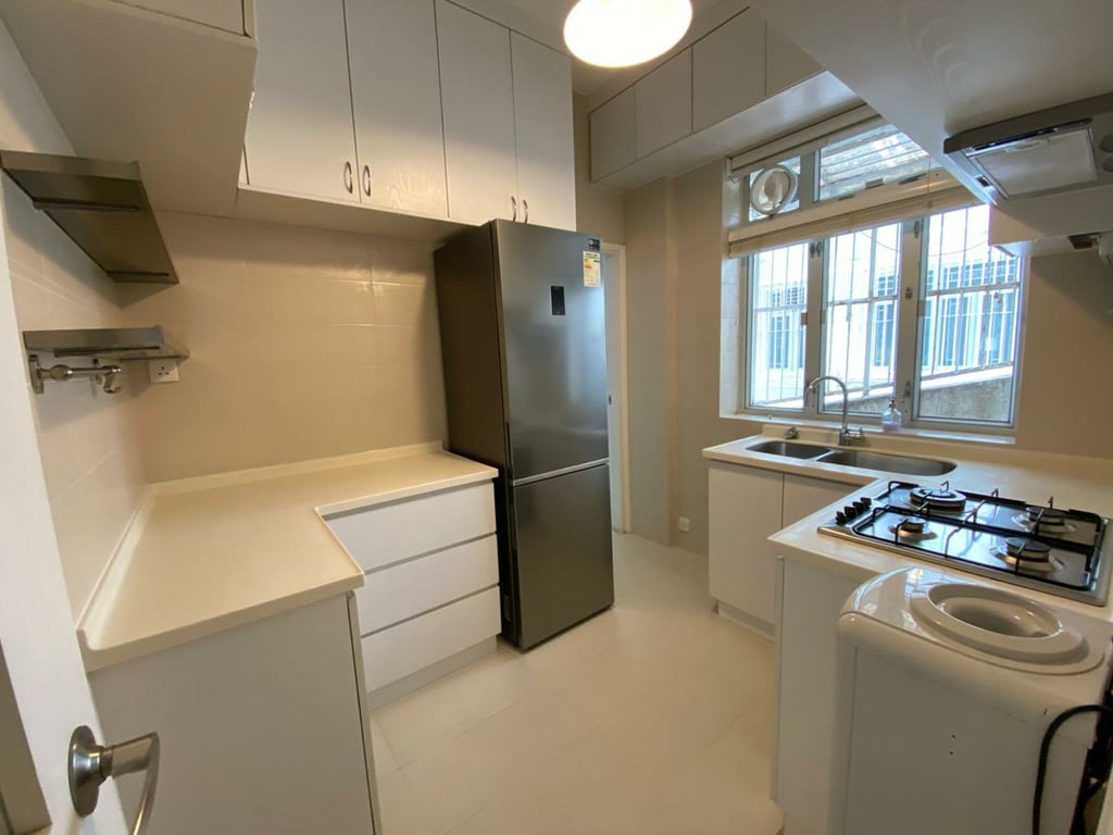 5H Bowen Road