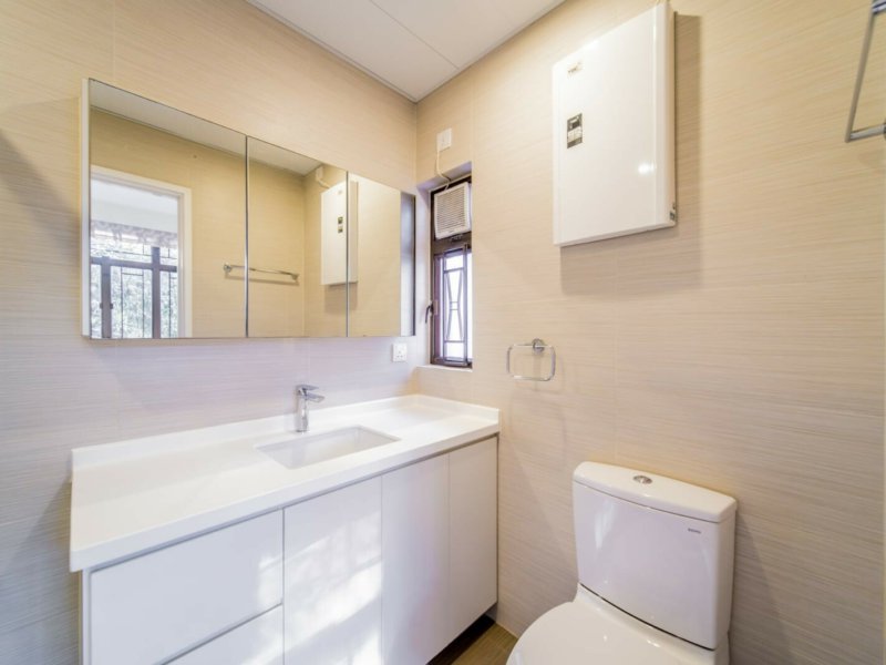 https://img.propertyraptor.com/cdn-cgi/imagedelivery/KD5bF_AFL0JDTbKLWF7z9g/ap8/ap8_001/hornet/prp/img/9a476f7229cfa46b2c306286233e4b06.jpg/public