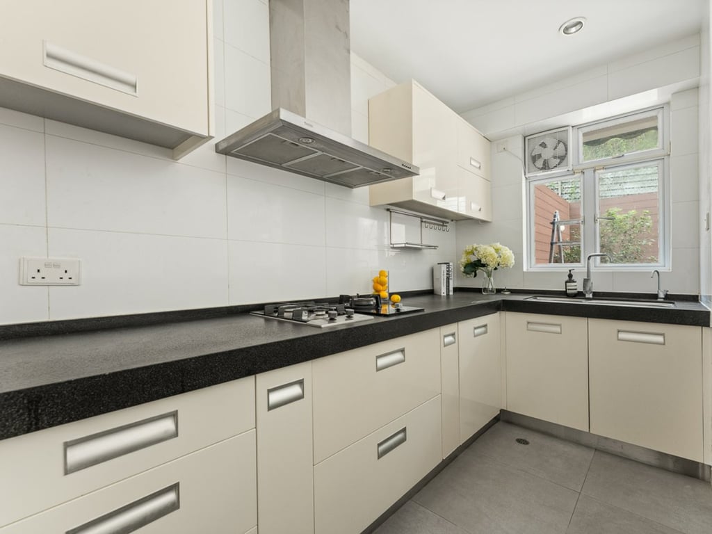 https://img.propertyraptor.com/cdn-cgi/imagedelivery/KD5bF_AFL0JDTbKLWF7z9g/ap8/ap8_001/hornet/prp/img/9acf791d0feff3093a23f54c3460c85b-wtm.jpg/public