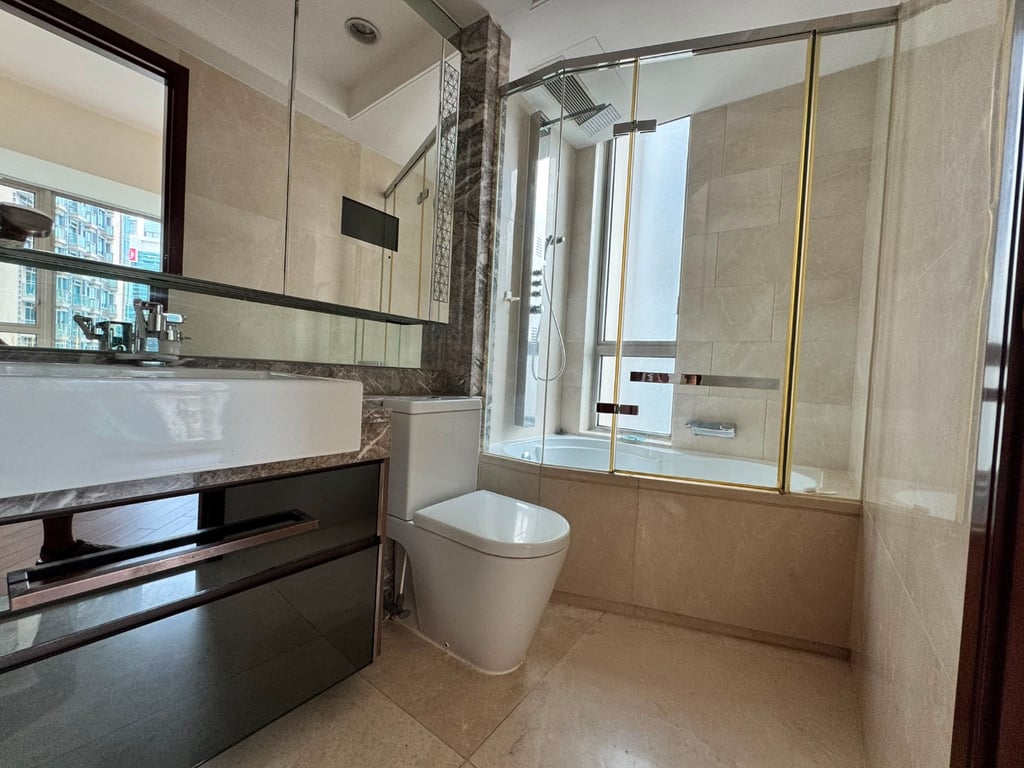 https://img.propertyraptor.com/cdn-cgi/imagedelivery/KD5bF_AFL0JDTbKLWF7z9g/ap8/ap8_001/hornet/prp/img/9ae50a3564bd1a6144bbc077b921850d-wtm.jpg/public