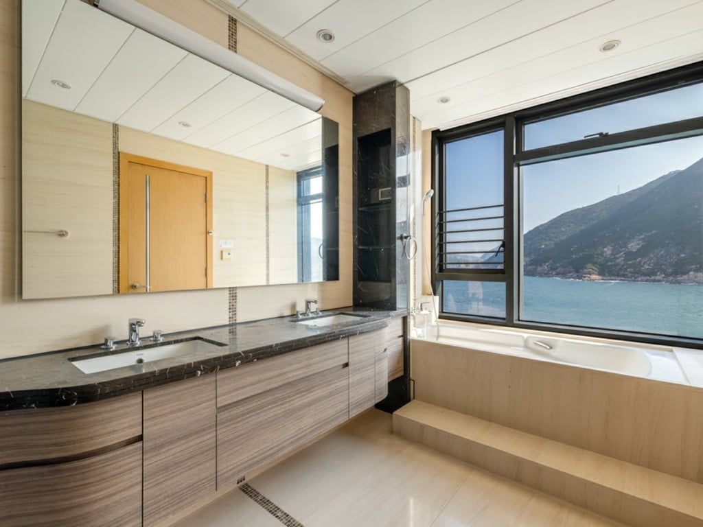 https://img.propertyraptor.com/cdn-cgi/imagedelivery/KD5bF_AFL0JDTbKLWF7z9g/ap8/ap8_001/hornet/prp/img/9b0f9045e97f373a194a26ffccf58d3e.jpg/public