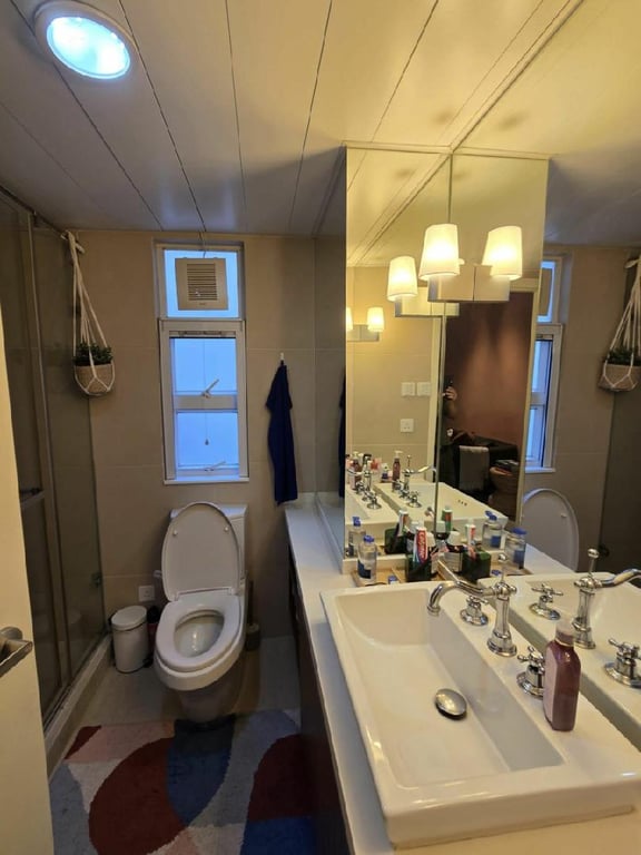 https://img.propertyraptor.com/cdn-cgi/imagedelivery/KD5bF_AFL0JDTbKLWF7z9g/ap8/ap8_001/hornet/prp/img/9b1b325db8aa9b2b92fe920344d5b83a-wtm.jpg/public