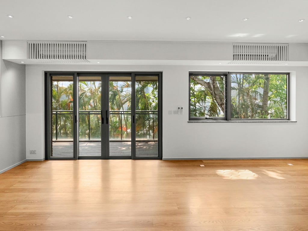 https://img.propertyraptor.com/cdn-cgi/imagedelivery/KD5bF_AFL0JDTbKLWF7z9g/ap8/ap8_001/hornet/prp/img/9b37774b82bf733f81d42df00cea9d95.jpg/public