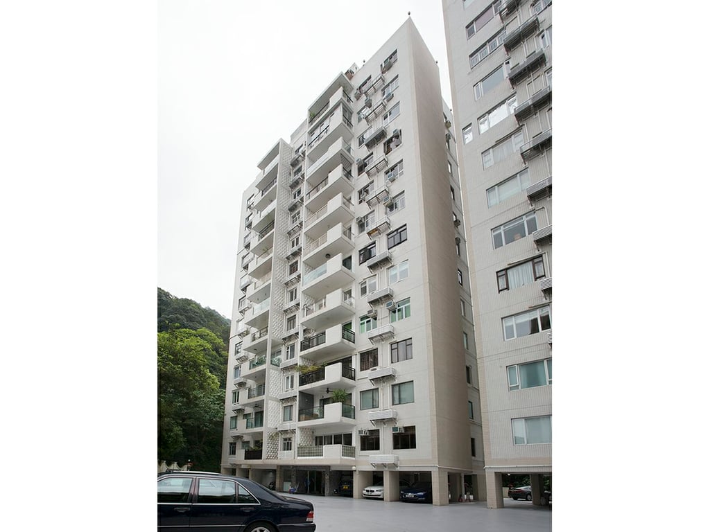 https://img.propertyraptor.com/cdn-cgi/imagedelivery/KD5bF_AFL0JDTbKLWF7z9g/ap8/ap8_001/hornet/prp/img/9b896cb88affd199de7743a1a1fd561f.jpg/public