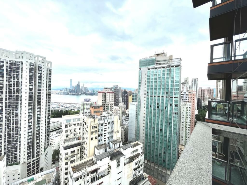 https://img.propertyraptor.com/cdn-cgi/imagedelivery/KD5bF_AFL0JDTbKLWF7z9g/ap8/ap8_001/hornet/prp/img/9ba44dbee4c08ebf199231c0df87c958-wtm.jpg/public