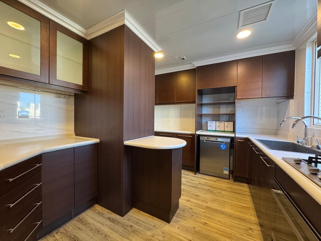 https://img.propertyraptor.com/cdn-cgi/imagedelivery/KD5bF_AFL0JDTbKLWF7z9g/ap8/ap8_001/hornet/prp/img/9bd2f152583c2be8f78bec7f69583bb0-wtm.jpg/public