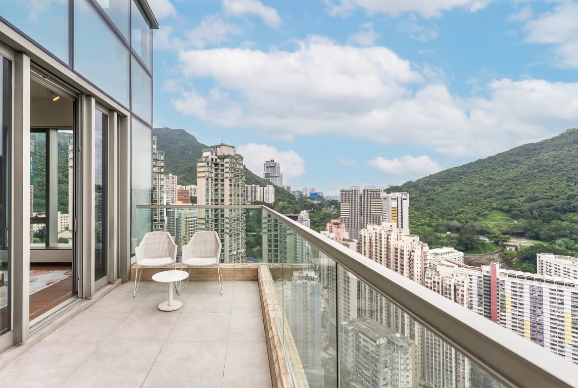 https://img.propertyraptor.com/cdn-cgi/imagedelivery/KD5bF_AFL0JDTbKLWF7z9g/ap8/ap8_001/hornet/prp/img/9be688870c2ceb7639ae9786364a3a93-wtm.jpg/public