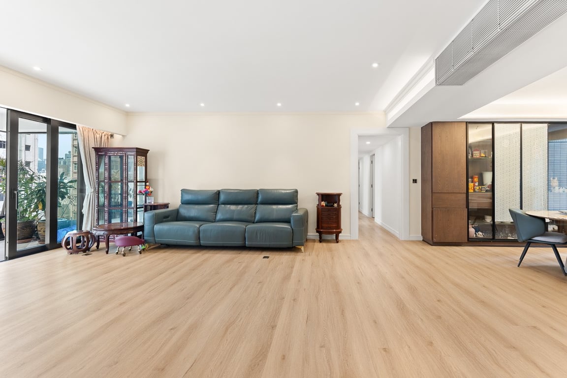https://img.propertyraptor.com/cdn-cgi/imagedelivery/KD5bF_AFL0JDTbKLWF7z9g/ap8/ap8_001/hornet/prp/img/9c5bf33da9407f7dc9db695c34e90dc5-wtm.jpg/public