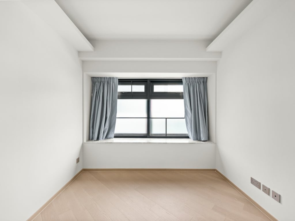 https://img.propertyraptor.com/cdn-cgi/imagedelivery/KD5bF_AFL0JDTbKLWF7z9g/ap8/ap8_001/hornet/prp/img/9c616bf6ba6ea19437e8cdede43ae423.jpg/public