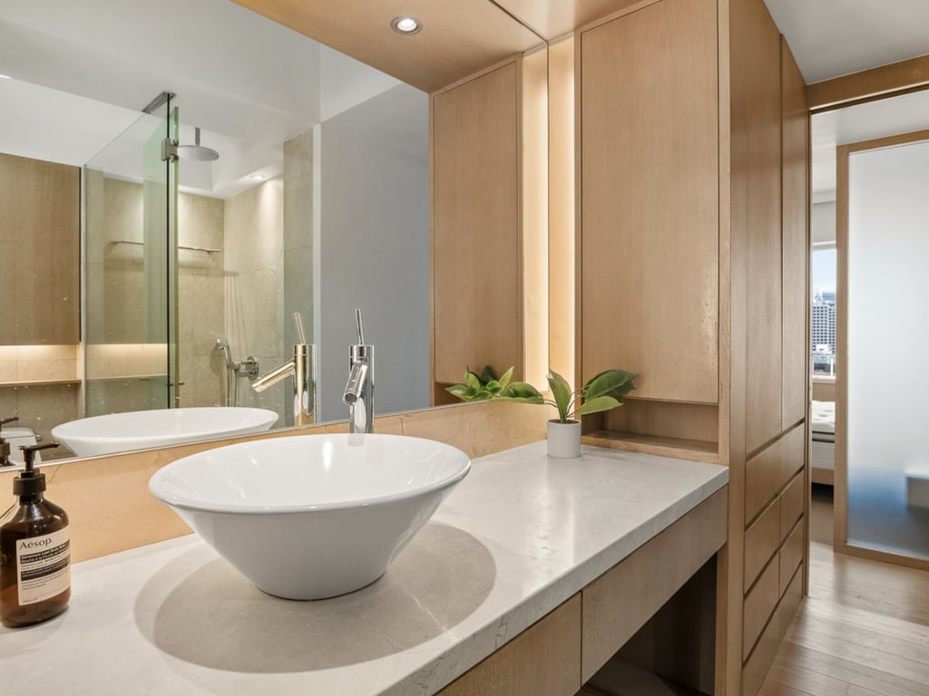 https://img.propertyraptor.com/cdn-cgi/imagedelivery/KD5bF_AFL0JDTbKLWF7z9g/ap8/ap8_001/hornet/prp/img/9ca423b2082d17bd8f396c41c9715103.jpg/public